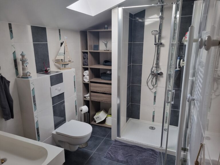 Salle de douche, chalet Marguerite Ouistreham